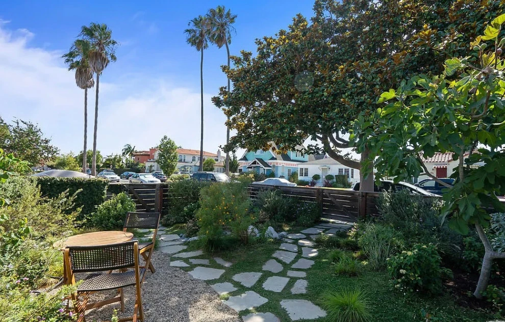 Chase Avenue, Culver City by Weeds Garden Design Build LLC - Photo 9