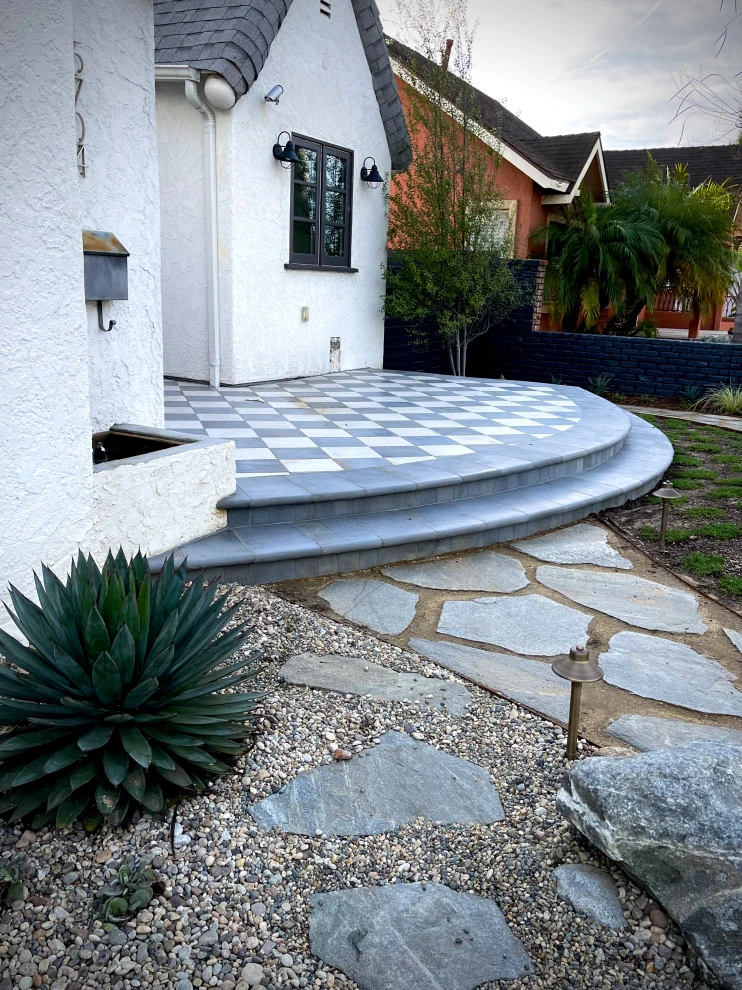 Rimpau Blvd, Los Angeles by Weeds Garden Design Build LLC - Photo 5