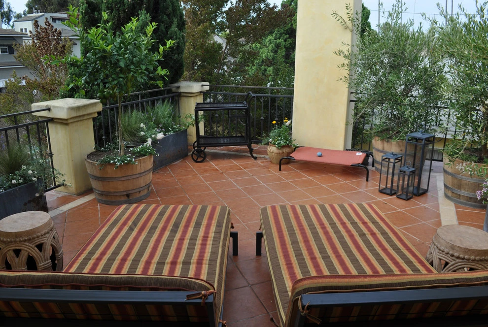 Oxford Street, Marina del Rey by Weeds Garden Design Build LLC - Photo 2