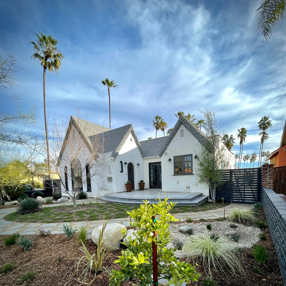 Rimpau Blvd, Los Angeles by Weeds Garden Design Build LLC - Photo 3