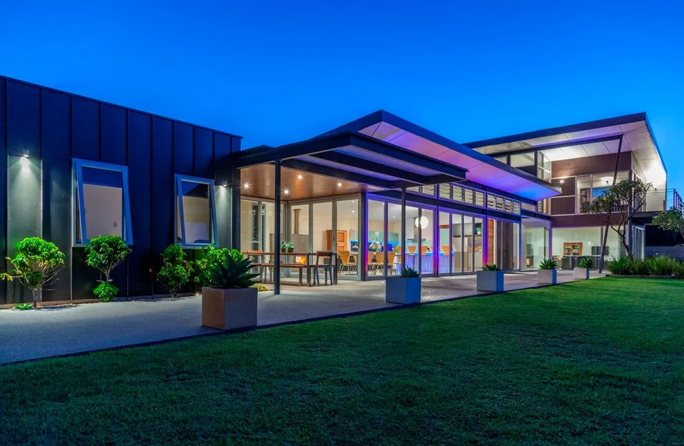 modern ranch home designs by Threadgold Architecture + Construction - Photo 4
