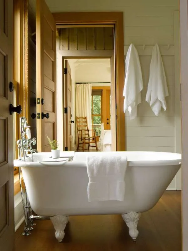 Decatur Island Residence by Garret Cord Werner Architects & Interior Designers - Photo 8