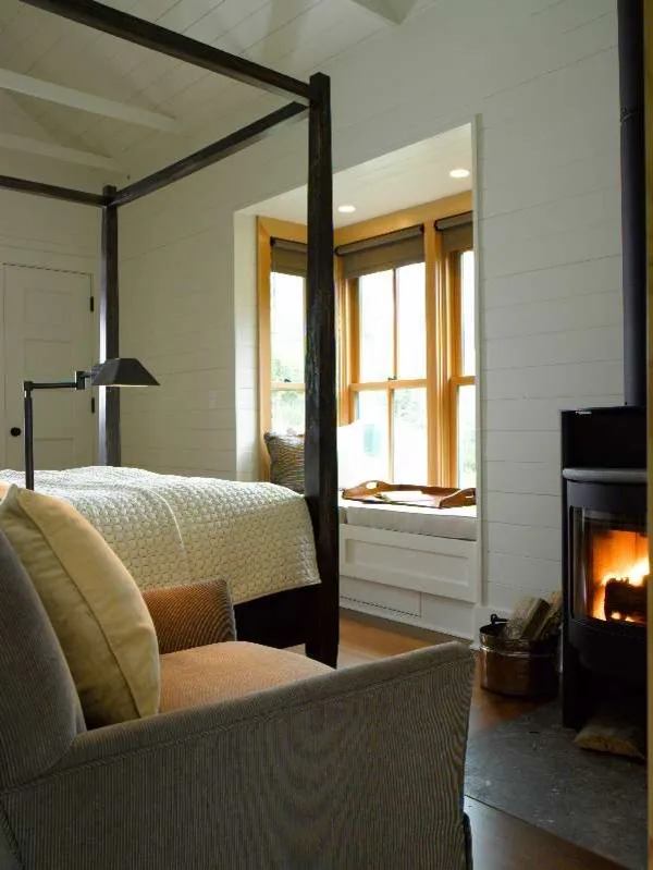 Decatur Island Residence by Garret Cord Werner Architects & Interior Designers - Photo 7