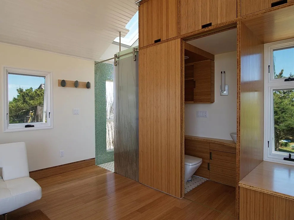 Hamptons Guest Cottage by John TeSelle - Photo 4