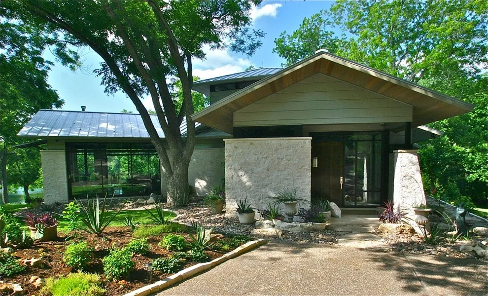Lakeshore Escape by Barley|Pfeiffer Architecture - Photo 34