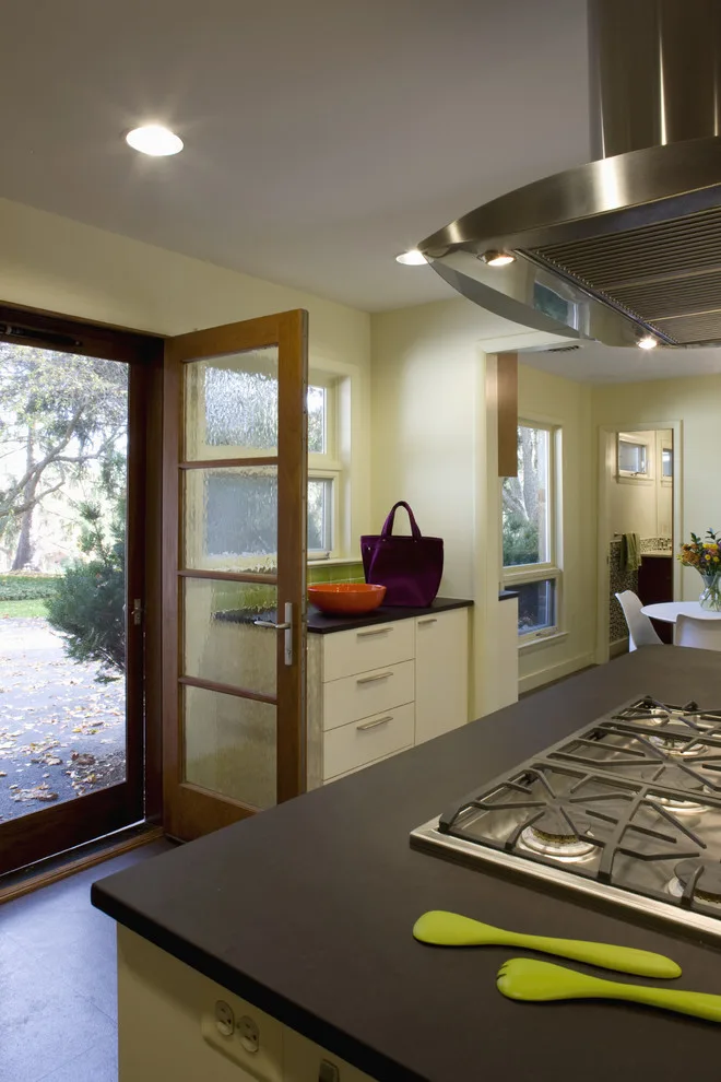 mid-century modern revival by Brennan + Company Architects - Photo 5