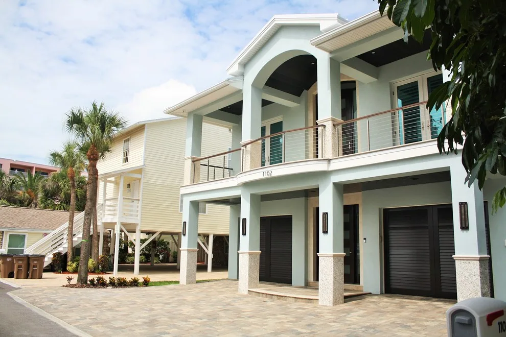 Contemporary Shoreline by Shorelines Design Group - Photo 2