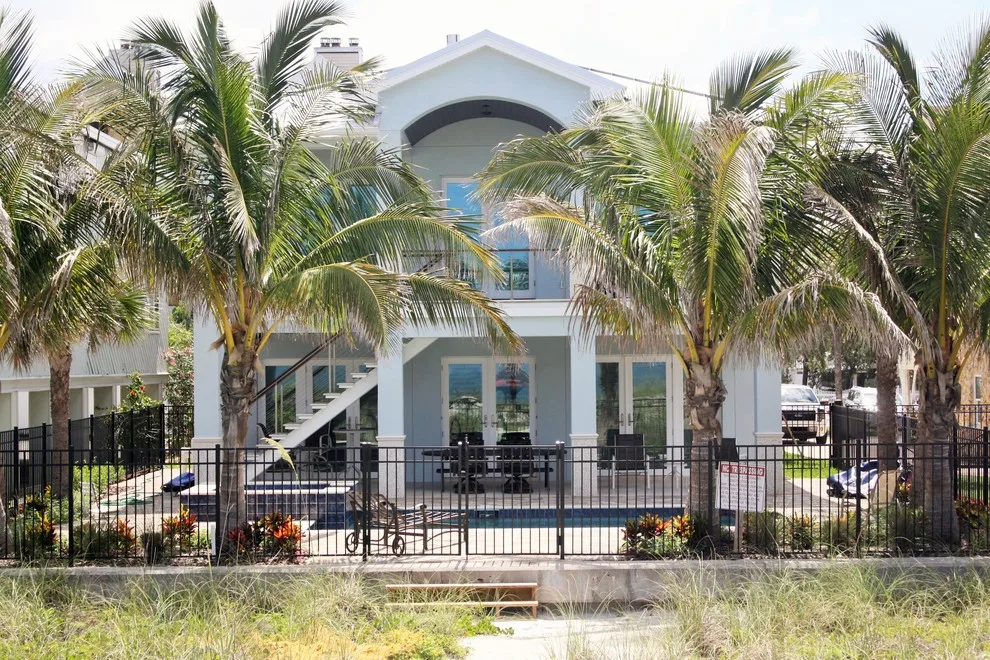 Contemporary Shoreline by Shorelines Design Group - Photo 7