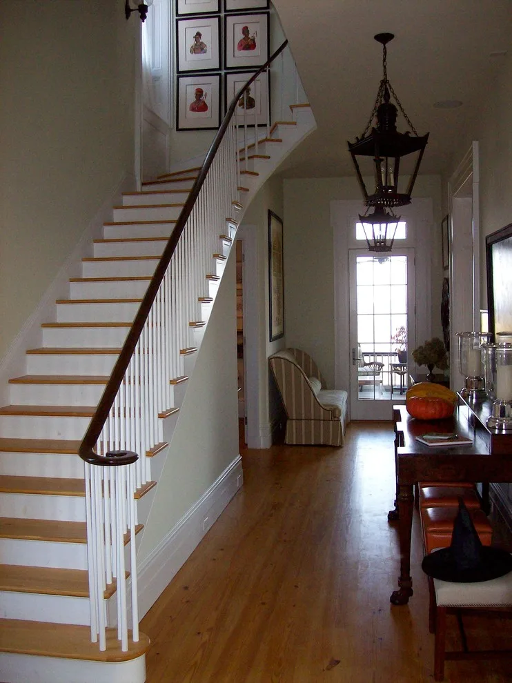 Revival Architecture - Photo 12