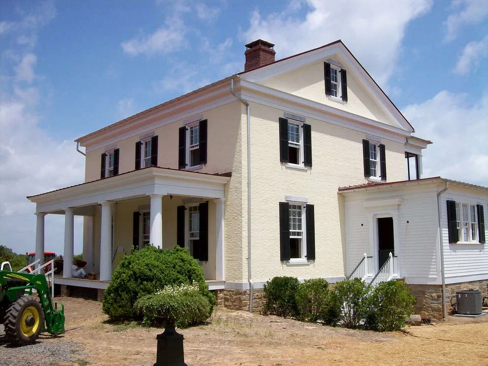 Revival Architecture - Photo 13