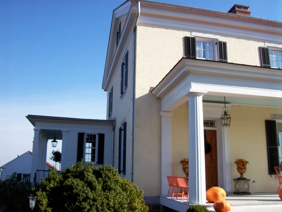 Revival Architecture - Photo 8