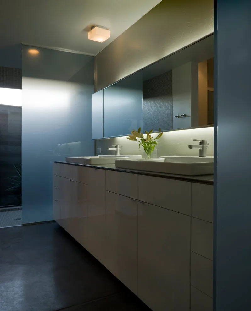 The Six Enclosed Courtyard Homes by Ibarra Rosano Design Architects - Photo 9