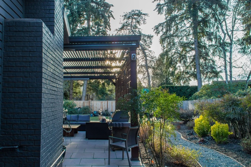 Bellevue Modern Outdoor Living by Urban Oasis Design & Construction LLC - Photo 3