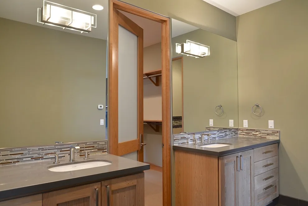 550 Fairview Boulevard by GilanFarr Architects - Photo 2