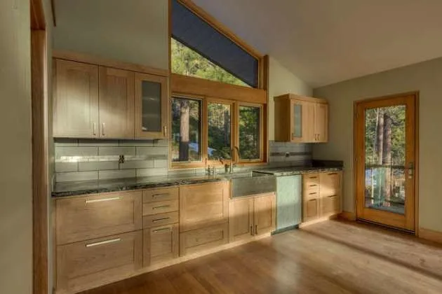 550 Fairview Boulevard by GilanFarr Architects - Photo 7