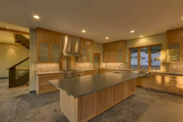 550 Fairview Boulevard by GilanFarr Architects - Photo 9
