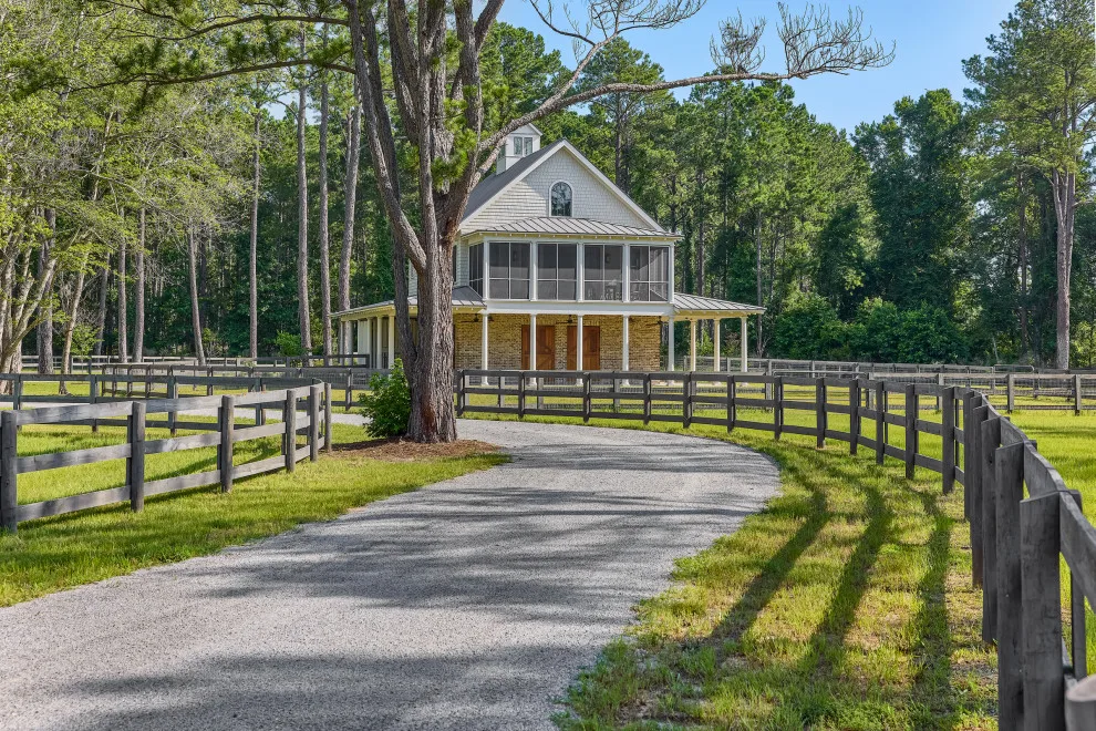 Aiken Equine Shelter by Allison Ramsey Architects - Photo 17