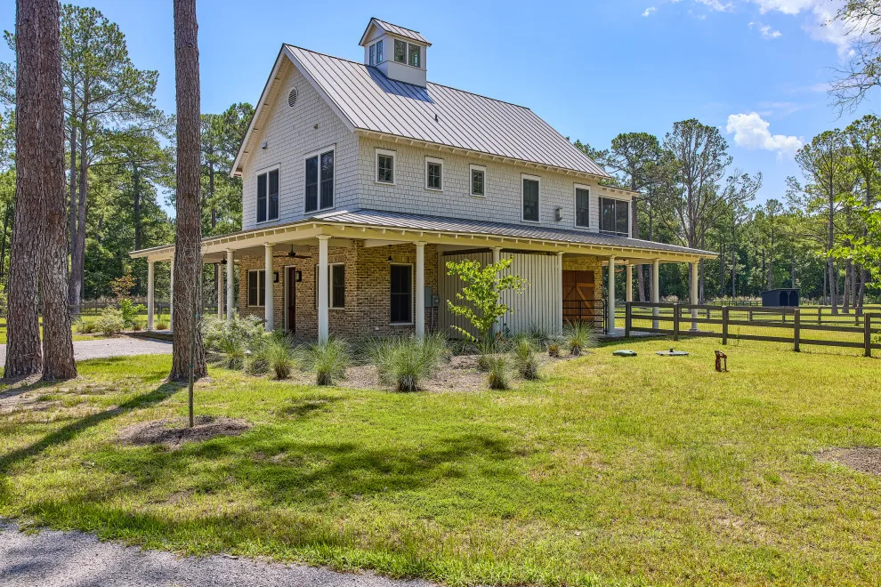 Aiken Equine Shelter by Allison Ramsey Architects - Photo 2