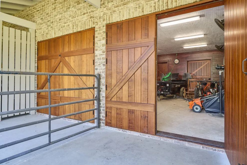 Aiken Equine Shelter by Allison Ramsey Architects - Photo 26