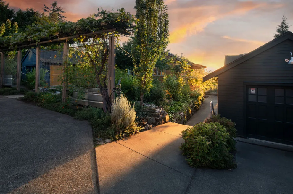 Anderson Gardens: Two Decades On by Rhodes Architecture + Light - Photo 2