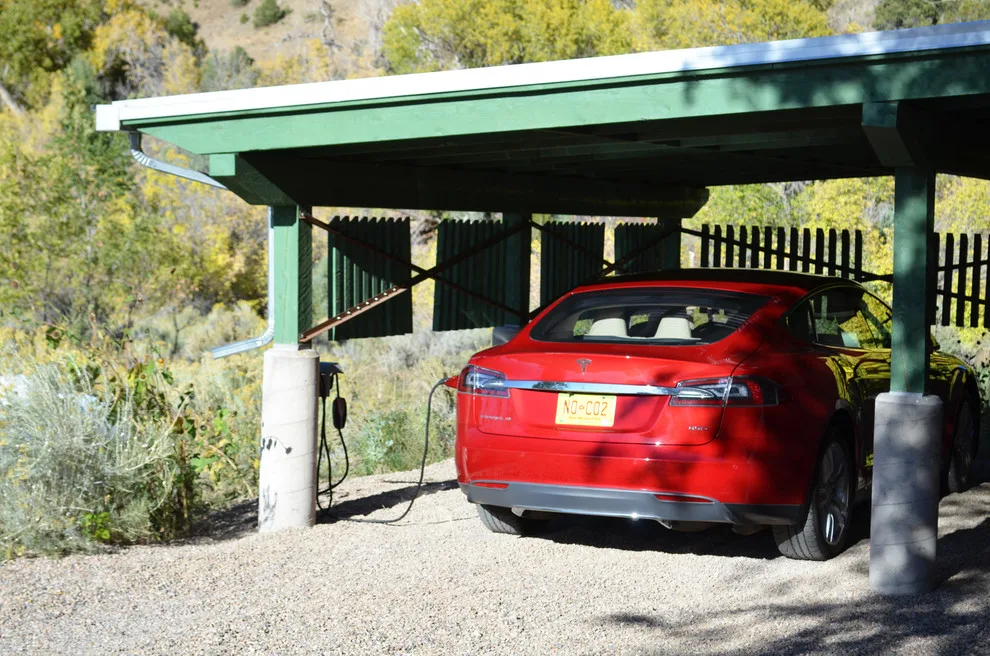 Azzari Vehicle Shelter by Henry Architects - Photo 6