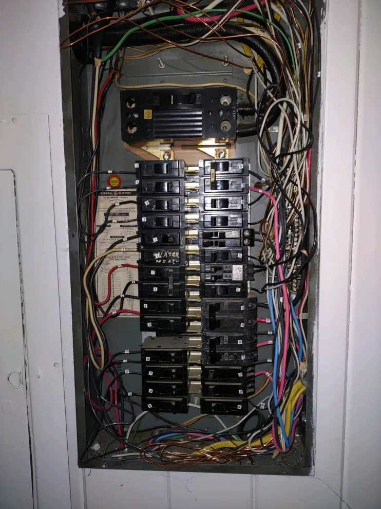 Stan The Electrician - Photo 6