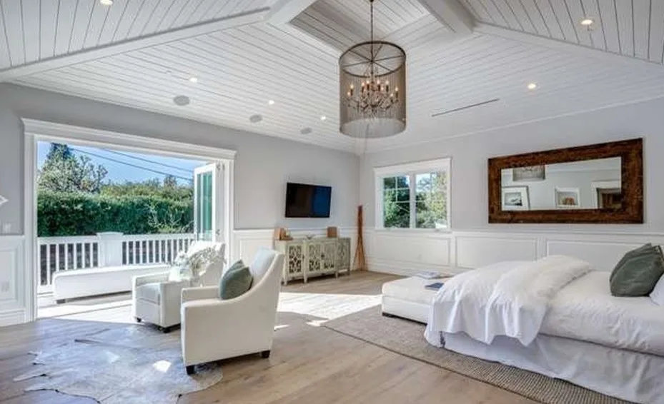 Luxury Suite with Spacious Wardrobe by ZC Development & Construction Inc. - Photo 3