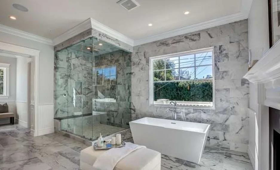 Contemporary Spa-Like Bathroom by ZC Development & Construction Inc. - Photo 2