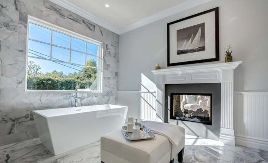 Contemporary Spa-Like Bathroom by ZC Development & Construction Inc. - Photo 6
