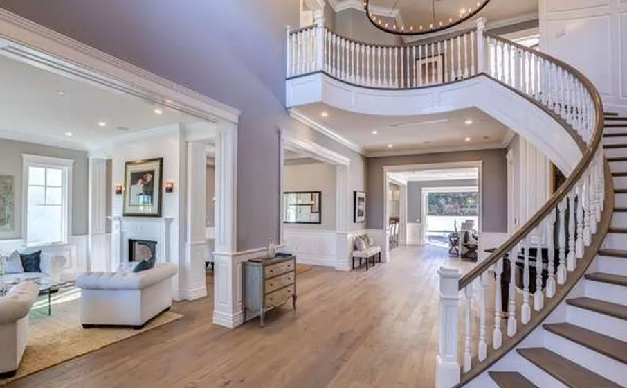 Contemporary Stylish Entrance by ZC Development & Construction Inc. - Photo 2