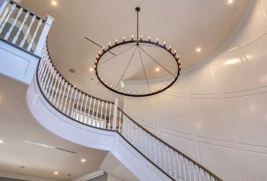 Contemporary Stylish Entrance by ZC Development & Construction Inc. - Photo 4