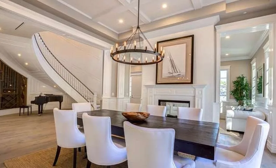 Eating Area by ZC Development & Construction Inc. - Photo 2