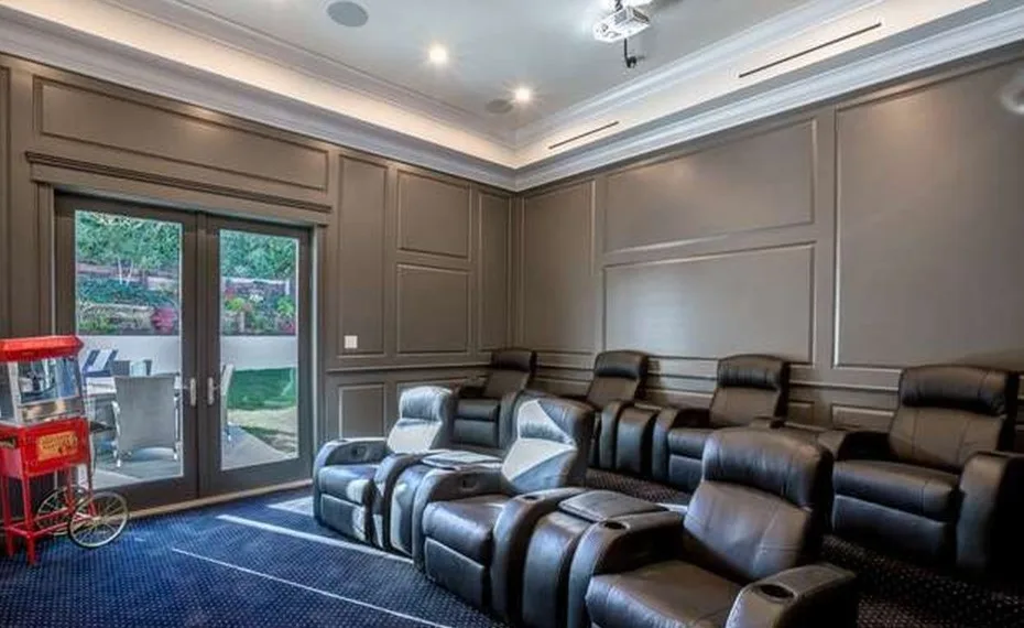 Residential Cinema by ZC Development & Construction Inc. - Photo 2