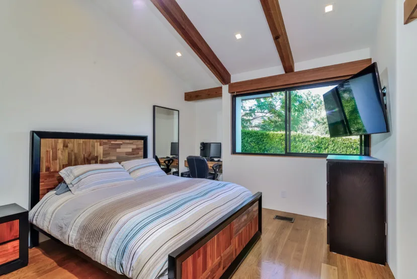 Malibu Sustainable Energy Solutions and Installation by 12-Gauge Electric Inc. - Photo 5