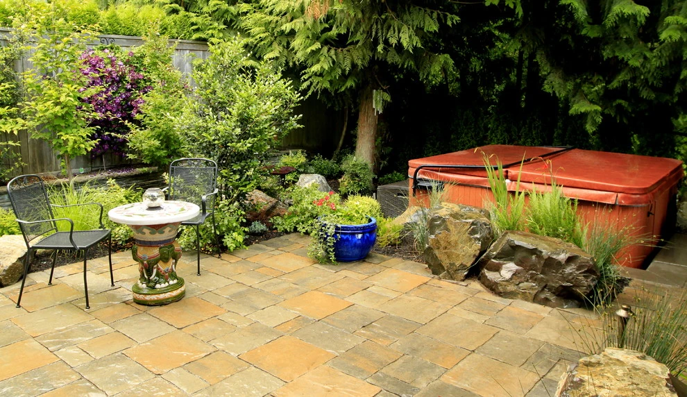 Sammamish Outdoor Living + Fire + Water by Alderwood Landscape Architecture And Construction - Photo 4