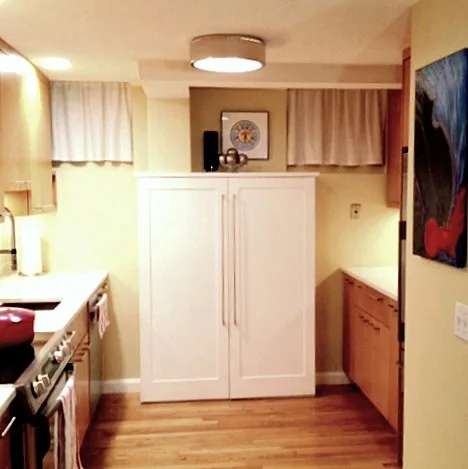 Cozy Kitchen in a Compact Apartment Garden by Kim Eifrid - Photo 6