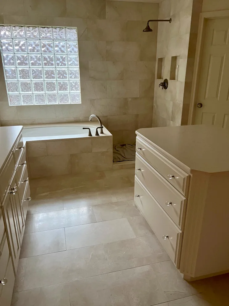 Post Oak Main Bathroom by Erin Welner Interiors, LLC - Photo 4