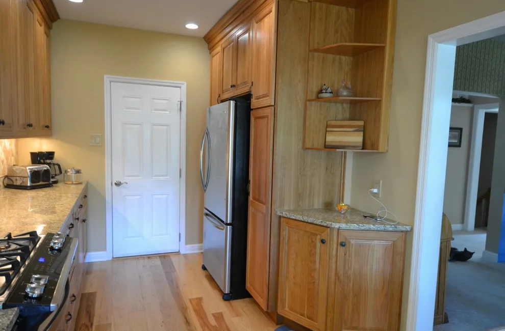 Cost-effective galley kitchen by Remodeling And Painting Experts Inc. - Photo 4