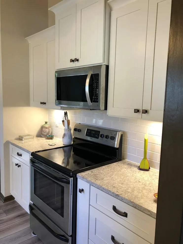 Roswell Classic Kitchen by Rosa Moreno Kitchens - Photo 14