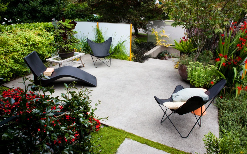 Modern Courtyard by Cambium Inc. - Photo 2