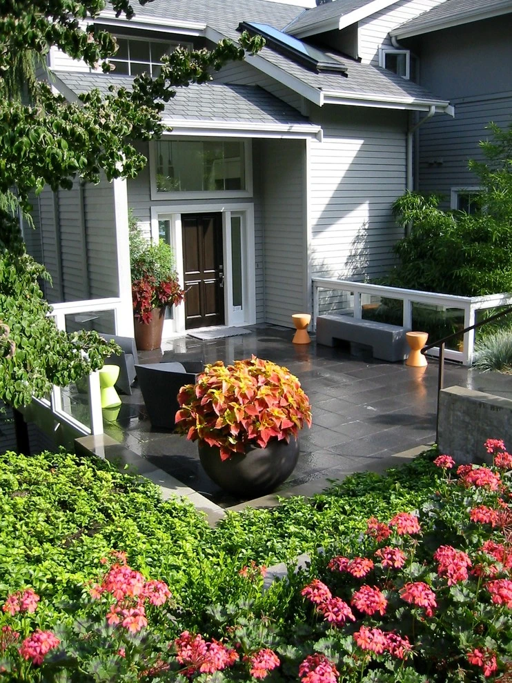 Madrona Contemporary Courtyard by Cambium Inc. - Photo 3