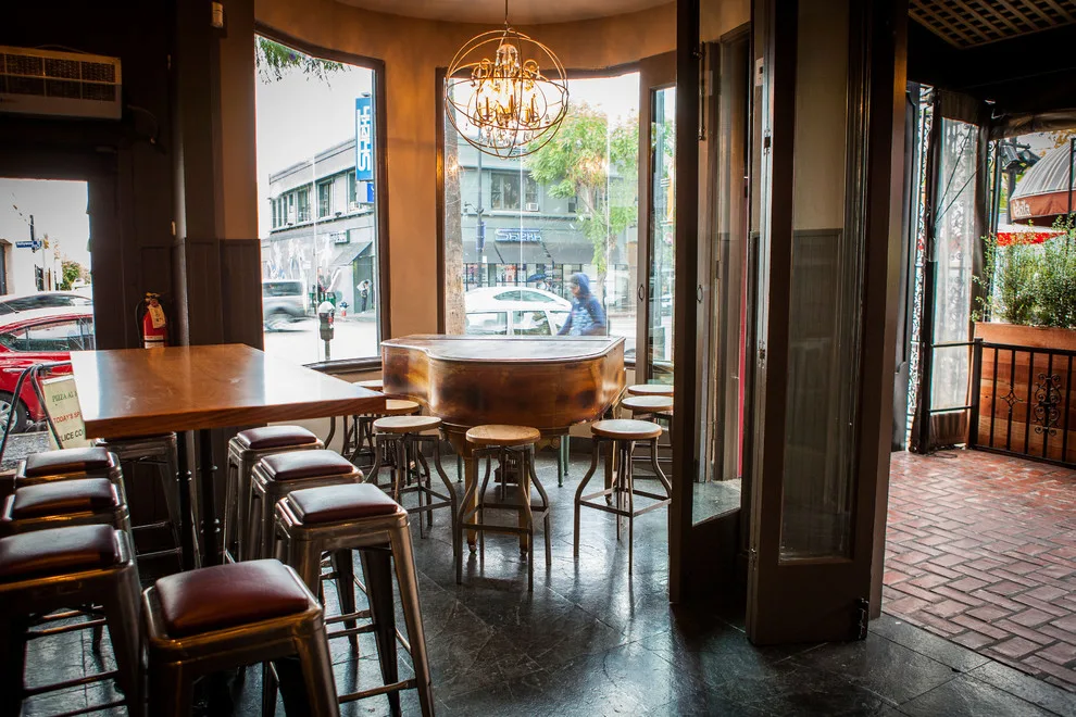 Hollywood Royal Eatery & Lounge by Architectural Fine Finishes Dba Property Partners - Photo 11