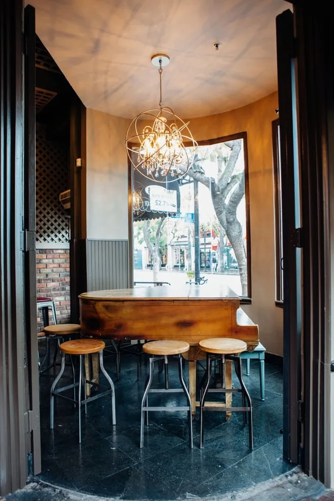Hollywood Royal Eatery & Lounge by Architectural Fine Finishes Dba Property Partners - Photo 2