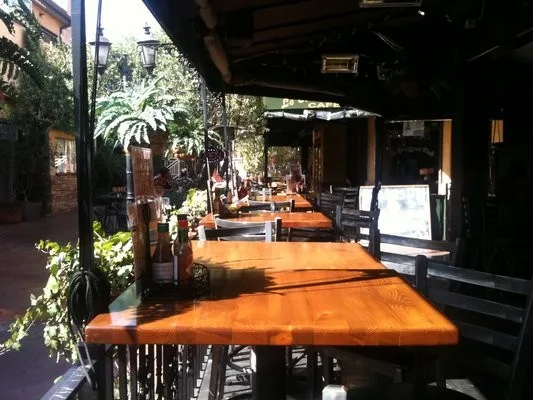 Hollywood Royal Eatery & Lounge by Architectural Fine Finishes Dba Property Partners - Photo 10