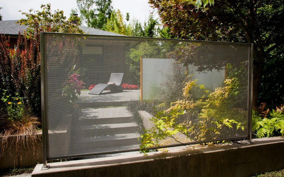 Modern Courtyard by Cambium Inc. - Photo 3