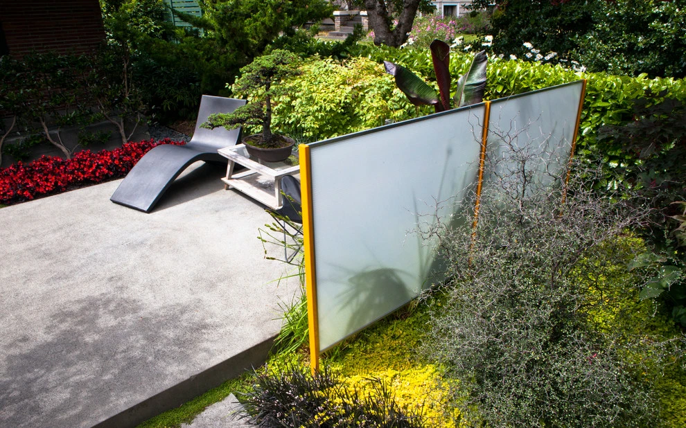 Modern Courtyard by Cambium Inc. - Photo 7