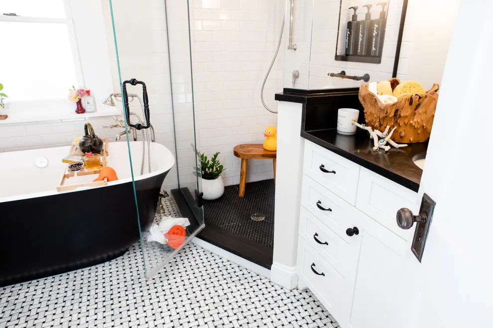 Cozy Sanctuary in a Small Setting by MadDesigns Kitchen, Bath, Interiors - Photo 9
