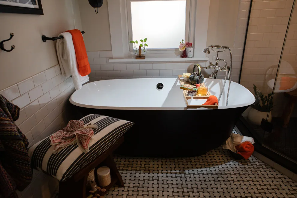 Cozy Sanctuary in a Small Setting by MadDesigns Kitchen, Bath, Interiors - Photo 7