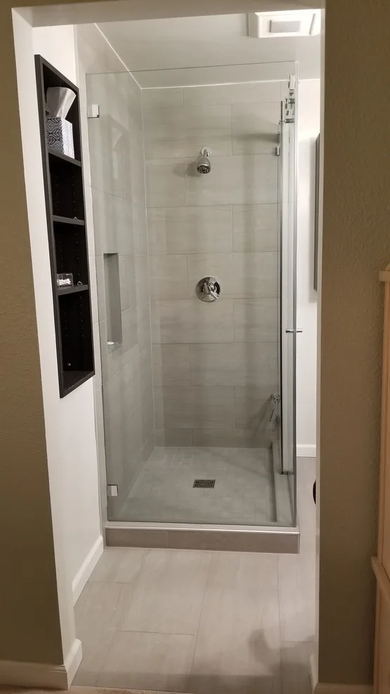 Compact contemporary restroom by Jamie Tamanaha With Florcraft Carpet One - Photo 4