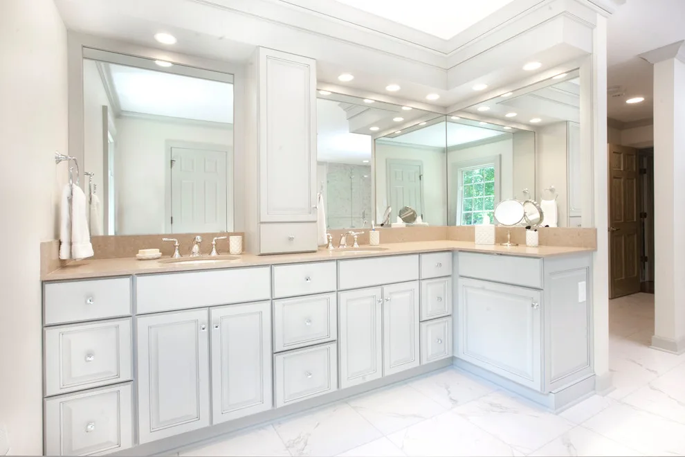Ample Bathroom by Kitchens Unlimited - Photo 5